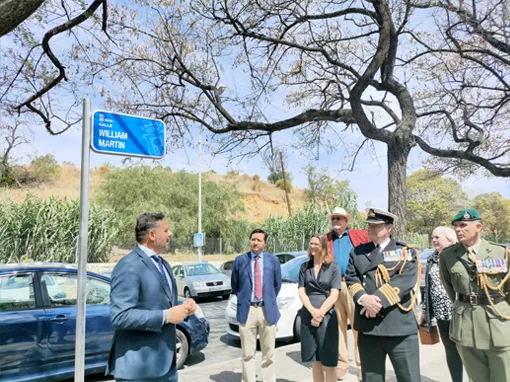 Imagen de la inauguración de la calle homenaje al Major William Martin en Huelva.