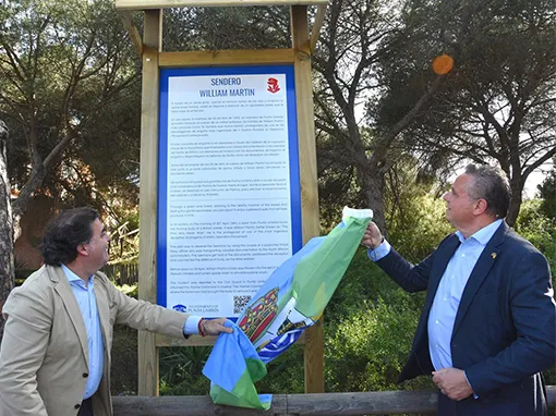 Imagen de la inauguración del cartel informativo del sendero William Martin en Huelva.